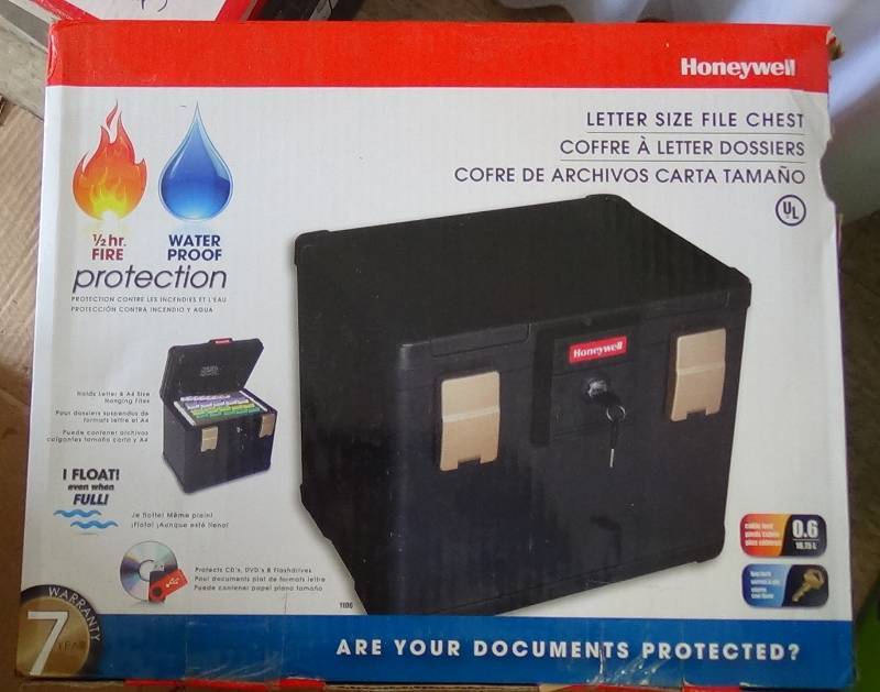 lot 3006 image: Honeywell FireWater Safe File Chest