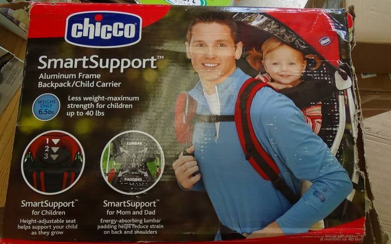 lot 3048 image: Chicco Smart Support Backpack