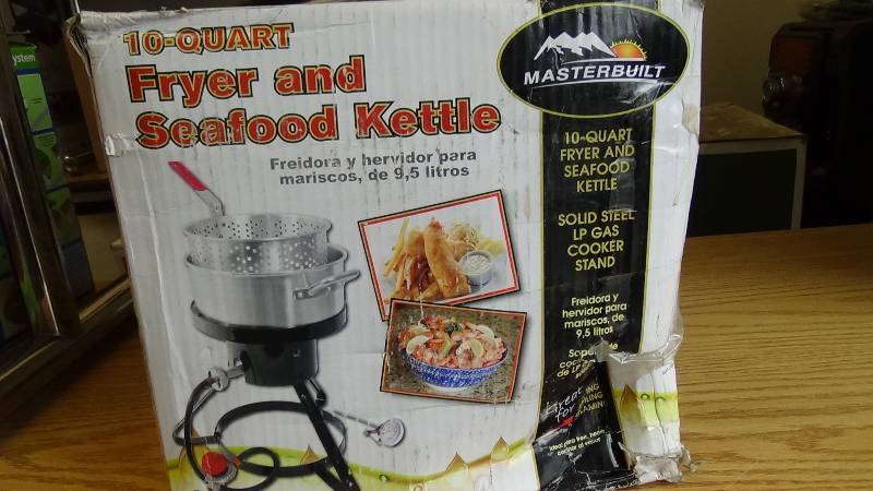 lot 3046 image: Masterbuilt Outdoor LP Gas 10-quart Fryer and Seafood Kettle