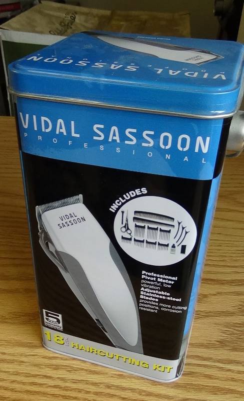 lot 3070 image: Vidal Sassoon Vidal Sassoon Haircut Kit 18 Piece