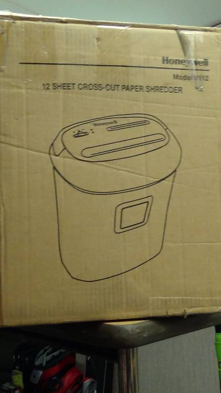 lot 3055 image: Honeywell Twelve Sheet Cross-Cut Paper Shredder