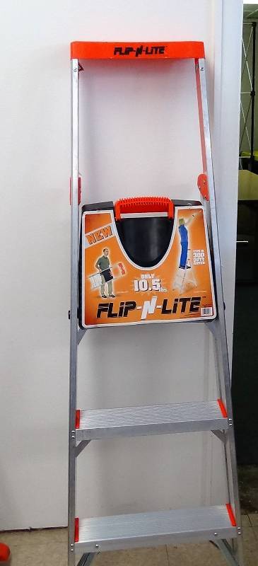 lot 3024 image: Little Giant Flip-N-Lite