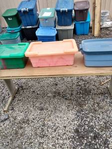 lot 418 image: 3 totes one blue one pink one green