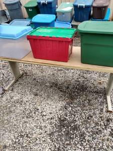 lot 420 image: 3 totes one green one red one clear