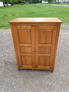 lot 424 image: Ethan Allen TV armoire 40 in wide 22 inches deep 53 in tall