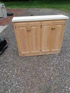 lot 425 image: 4 door wood cabinet 49 12 in wide 13 in deep 41 in tall
