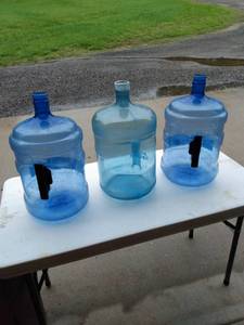 lot 461 image: 3 plastic five gallon water jugs