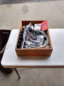 lot 472 image: wood box full of garage items and tools