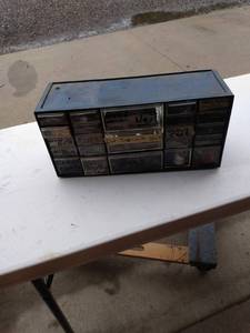 lot 481 image: plastic parts bin and content