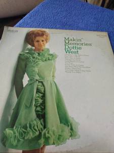 lot 500 image: Dottie West Makin memories LSP4276 no scratches