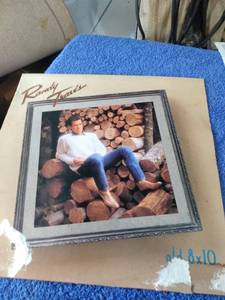lot 512 image: Randy Travis old 8x10 1-25738 no scratches