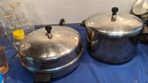 lot 1454 image: Farberware skillet and pot