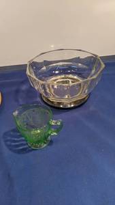 lot 1457 image: Bowl and green creamer