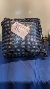 lot 1472 image: extra long twin comforter sham fitted sheet top sheet and pillow case