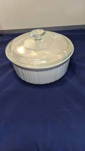 lot 1479 image: CorningWare two and a half quarts microwave and oven safe casserole dish
