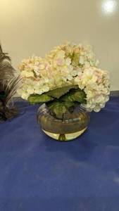 lot 1483 image: flower vase with flowers