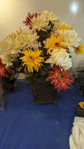 lot 1484 image: tin flower vase with flowers