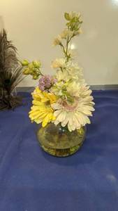 lot 1485 image: flower vase with flowers