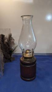 lot 1487 image: hurricane of lamp holder