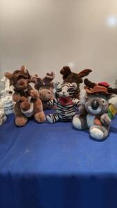 lot 1516 image: seven stuffed animals