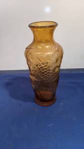 lot 1518 image: 13-in golden color vase