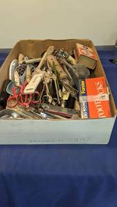 lot 1529 image: flat full kitchen utensils