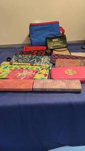 lot 1539 image: 13 small handbags