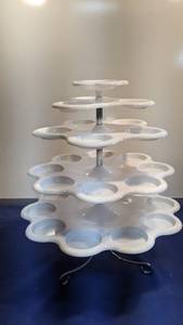 lot 1551 image: cupcake holder