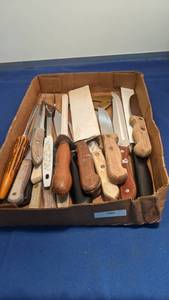 lot 1552 image: flat full of knives