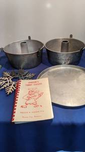 lot 1554 image: two angel food pans pizza pan trivia and cookbook