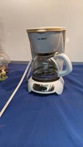 lot 1563 image: four-cup Mr coffee