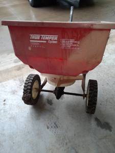 lot 2073 image: true temper cyclone 60 lb capacity spreader