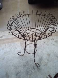 lot 2076 image: metal plant stand