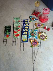 lot 2079 image: summer garden items and four hummingbird feeders