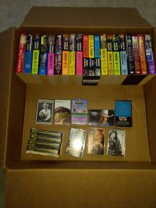 lot 2098 image: good collection of JD Robb Nora Roberts books and miscellaneous cassette