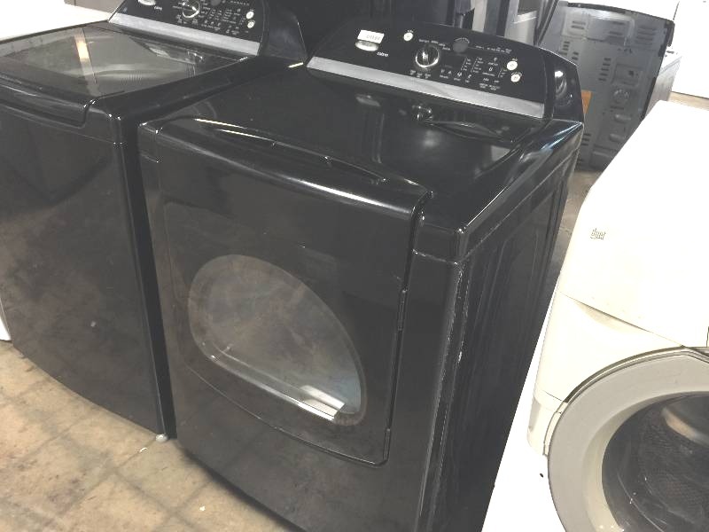lot 7188 image: Whirlpool Cabrio Super Capacity Plus Electric Black Dryer