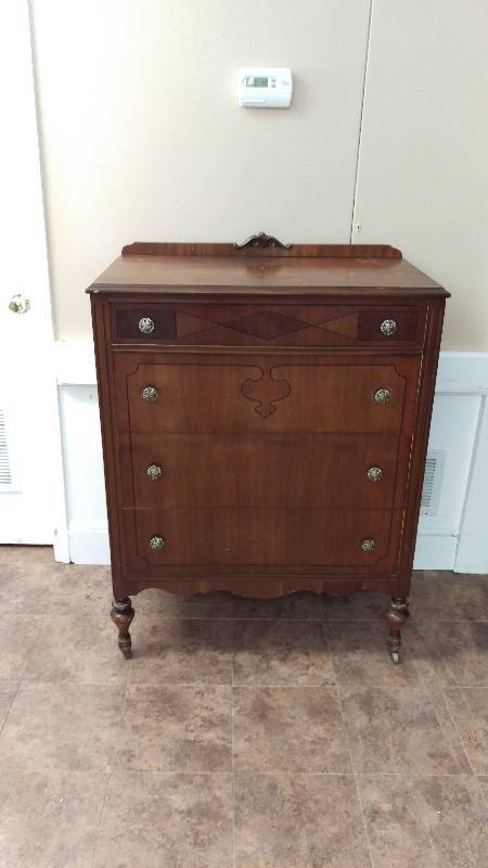 lot 11 image: Mid-Century Walnut Dresser
