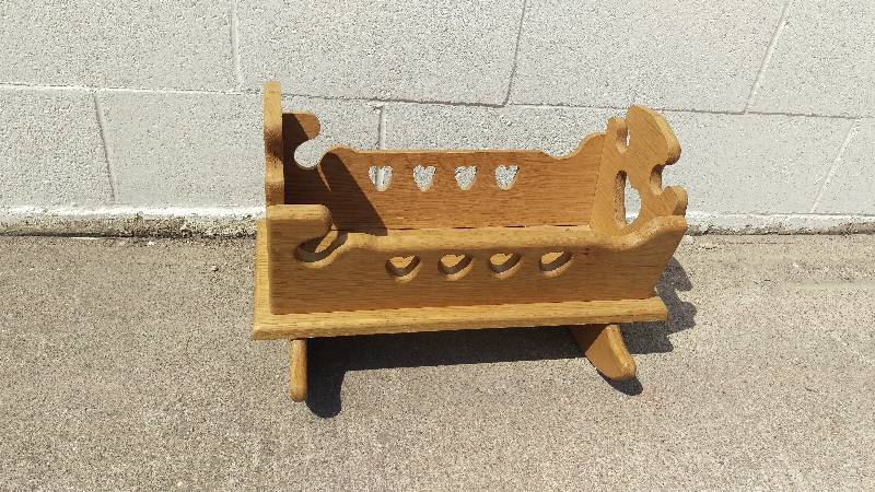 lot 25 image: Solid Oak Cradle