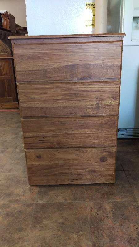lot 26 image: Small Drawer Stack Dresser