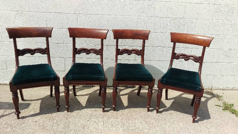 lot 27 image: Set of 4 Antique Solid Mahogany Dining Chairs