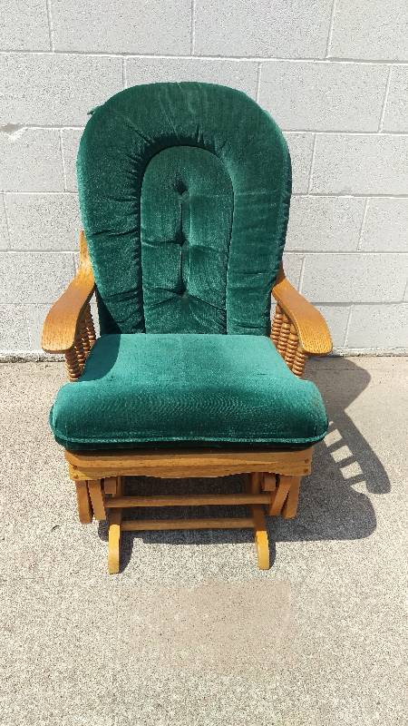 lot 28 image: Glider Rocking Chair (Pads may need Replaced)