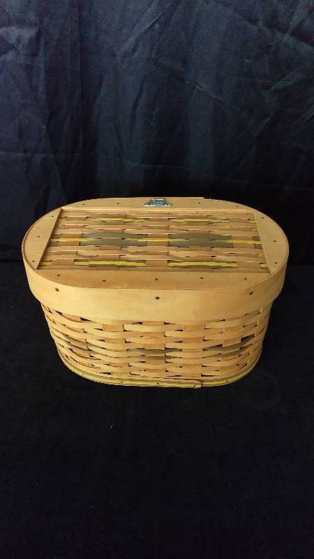 lot 48 image: 1996 John Deere Basket by Carnation Baskets