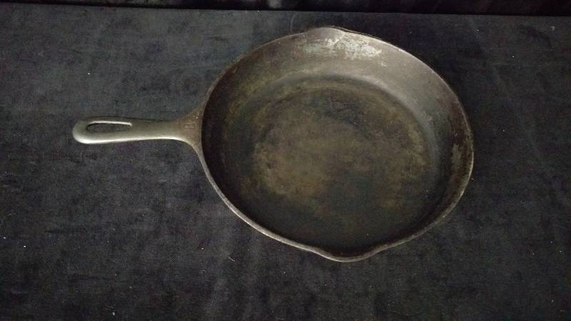 lot 54 image: No. 8 Cast Iron Skillet