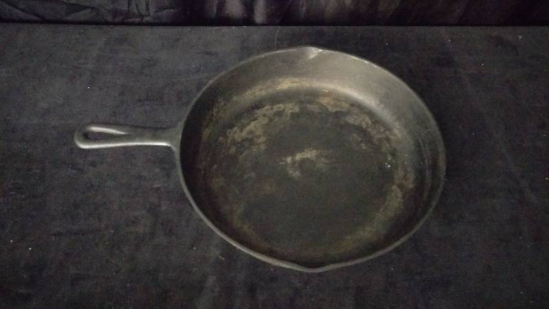 lot 55 image: No. 8C Cast Iron Skillet