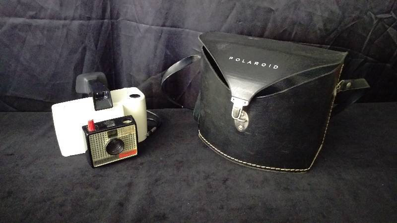 lot 75 image: Vintage Poloroid Camera With Hardcase