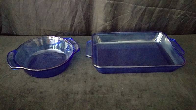 lot 85 image: Blue Anchor Hocking Baking Dish and Casserole Dish
