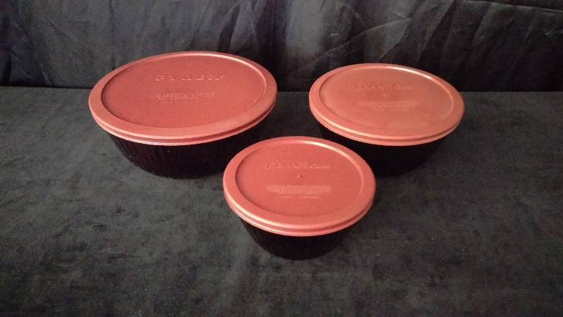 lot 86 image: Cranberry Pyrex Bowl Set