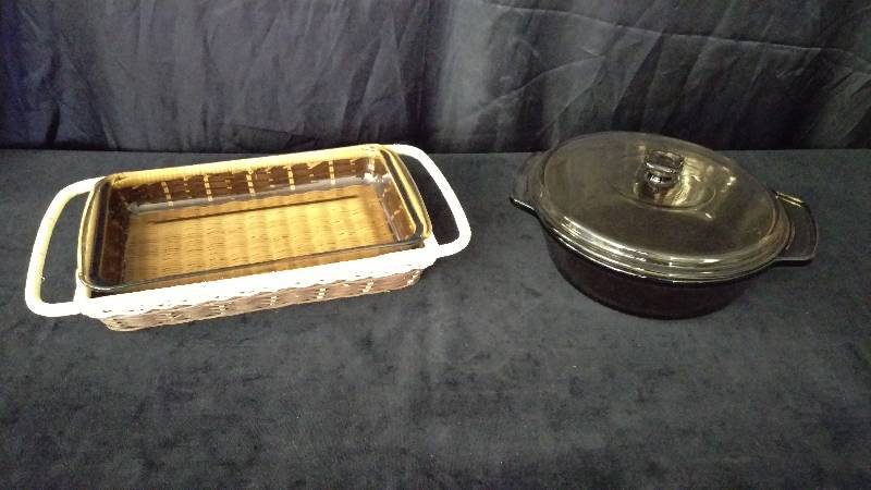 lot 87 image: Brown Pyrex Baking Dish and Casserole Dish