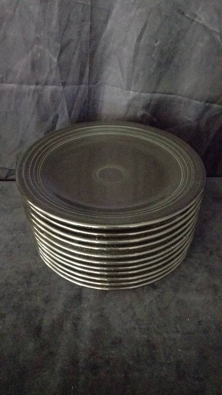 lot 88 image: Set of 11 Large Black Fiesta Ware Dinner Plates