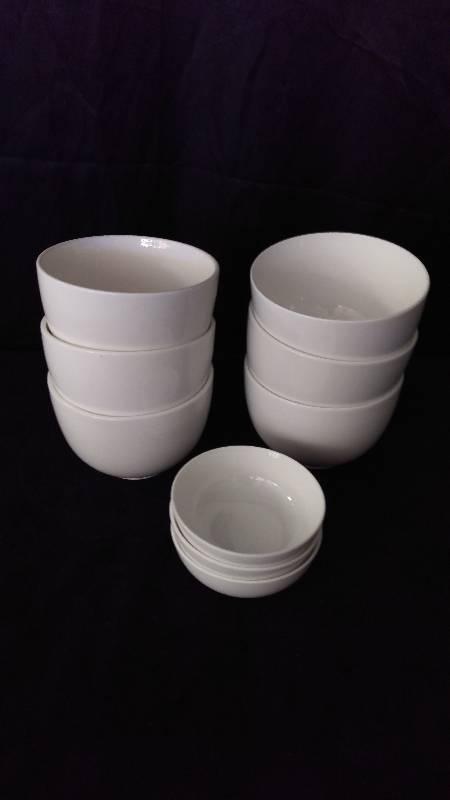 lot 90 image: Set of 6 Cereal Bowls and 3 Dessert Bowls by White Elements